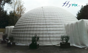 Dome de tente igloo gonflable, en enveloppe PVC 0,6 mm, double peau capitonnée.