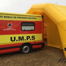 Les UMPS, les postes de premiers secours, les pompiers, SAMU, ambulanciers utilisent régulièrement des tentes PMA gonflables.
