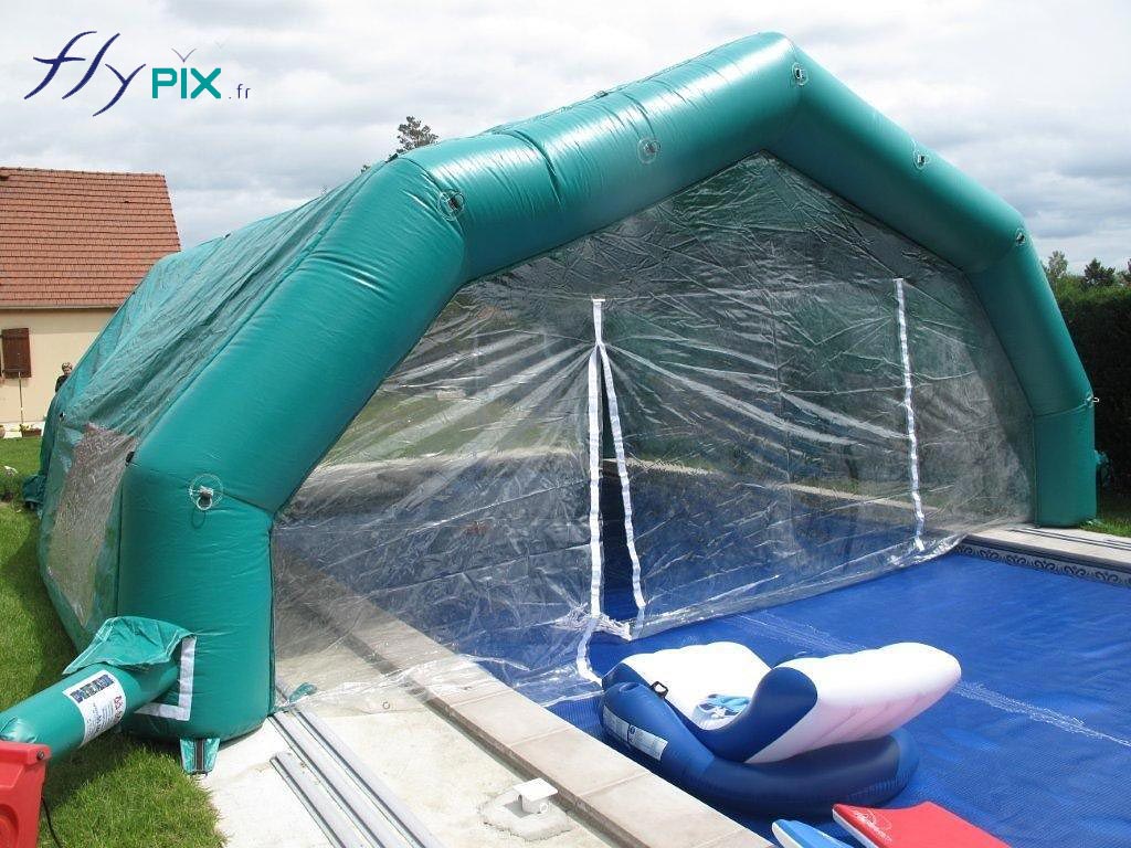 Installer un abri de piscine gonflable