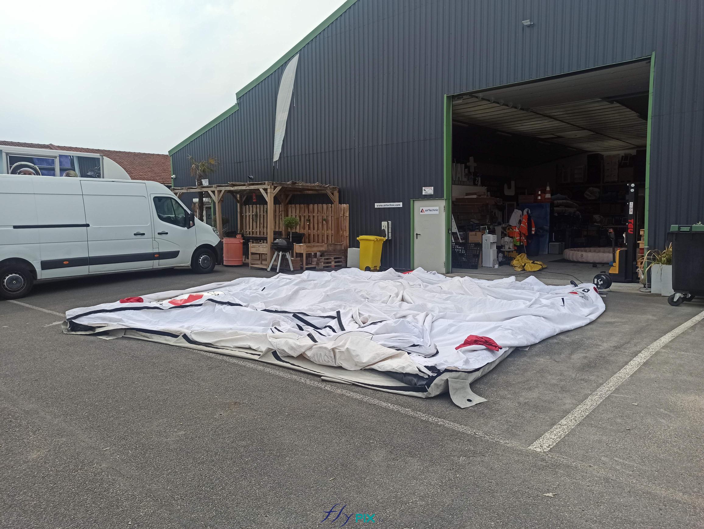 Croix Rouge Française : nettoyage, maintenance et réparation de 2 tentes gonflables PMA (Poste Médicaux Avancés) Croix Rouge Française : nettoyage, maintenance et réparation de 2 tentes gonflables PMA (Poste Médicaux Avancés)