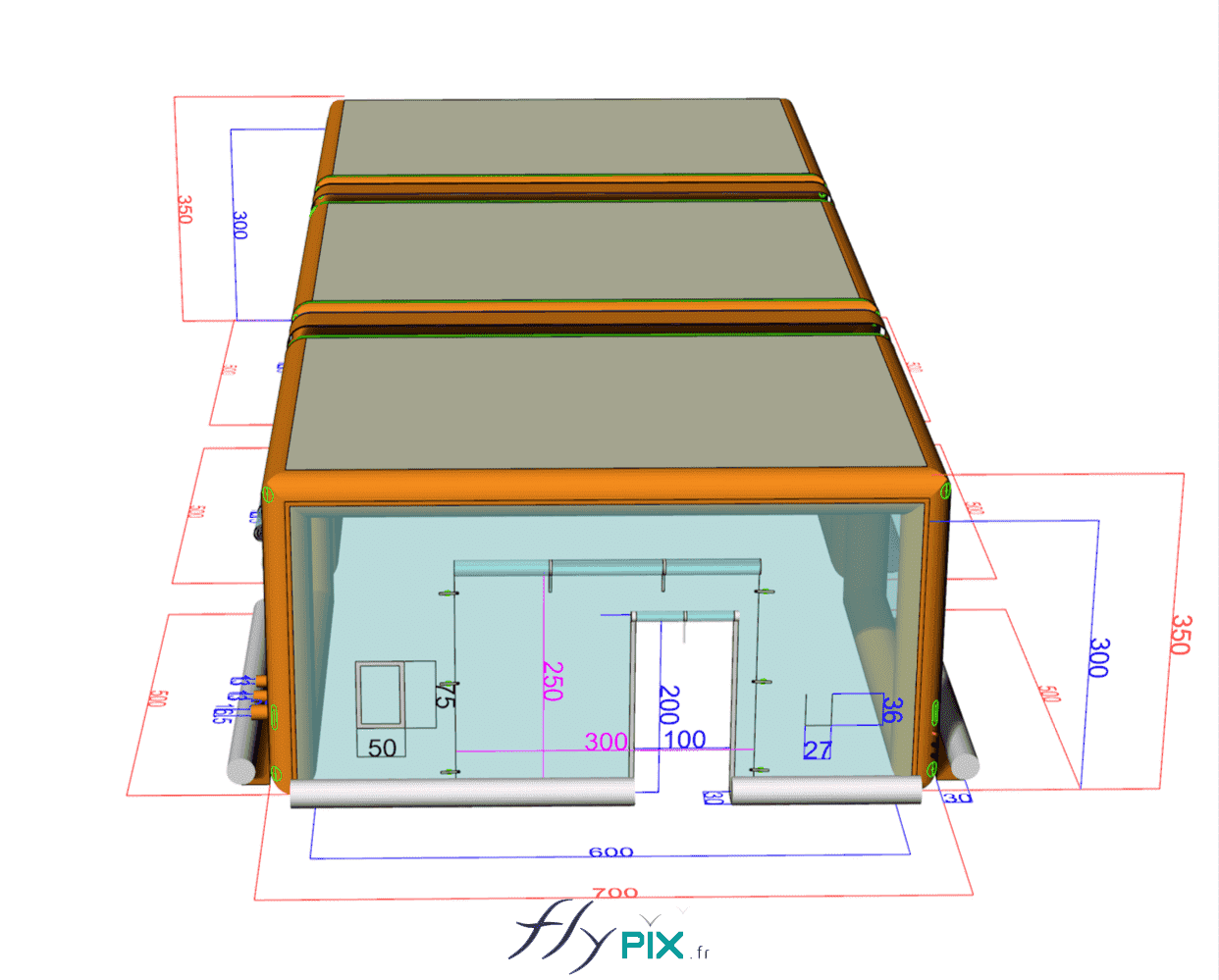 Vue générale en plongé de la façade du pignon avant, avec la porte transparente large pignon, en enveloppe PVC crystal. Droits réservés