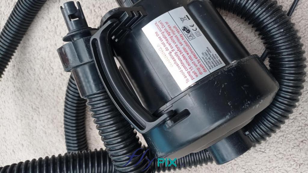 Pompe électrique réversible, 220 V, normes CE, garantie 1 an, puissance 1200 W. Ce type de pompe permet de gonfler les boudins d'ossature de la tente gonflable PMA air captif très rapidement et très efficacement. Pompe électrique réversible, 220 V, normes CE, garantie 1 an, puissance 1200 W. Ce type de pompe permet de gonfler les boudins d'ossature de la tente gonflable PMA air captif très rapidement et très efficacement.