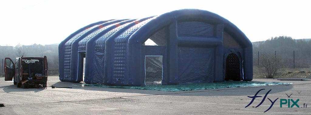 IUT de NANTES : un grand hangar gonflable fabriqué sur mesure par nos soins, dans nos ateliers en France à Orléans, pour maintenir l’activité sportive à l'IUT de Nantes, de manière temporaire, pendant des travaux d'aménagement et de chantiers de rénovations.