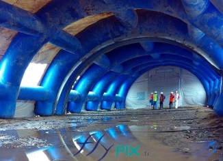 SOL ENVIRONNEMENT : Les travaux d’excavation dans le cadre de chantiers de dépollution de site génèrent souvent des poussières et des résidus qui peuvent se propager dans l’air, compromettant la qualité de l’air environnant et nécessitant des nettoyages fréquents.