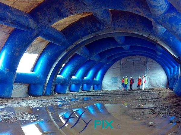 SOL ENVIRONNEMENT : Les travaux d’excavation dans le cadre de chantiers de dépollution de site génèrent souvent des poussières et des résidus qui peuvent se propager dans l’air, compromettant la qualité de l’air environnant et nécessitant des nettoyages fréquents.