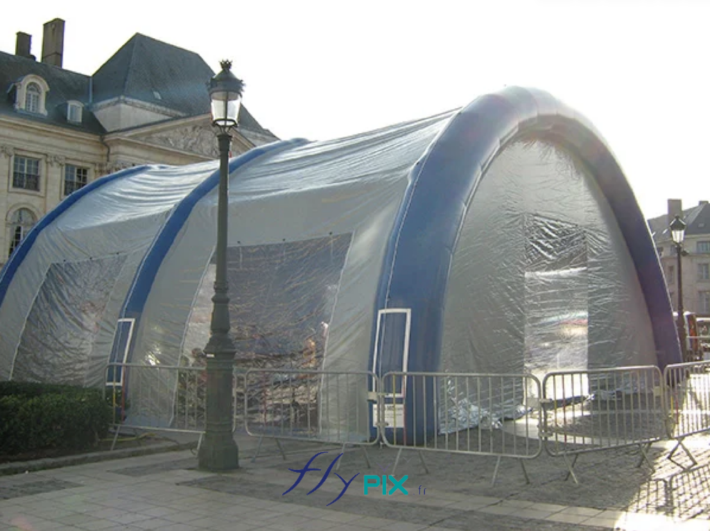 Les tentes gonflables à air captif sont des structures dont l’ossature est constituée de boudins gonflables hermétiques, généralement en PVC renforcé. Une fois gonflés à l’aide d’une pompe, ces boudins conservent leur pression sans nécessiter d’alimentation continue en air. Les tentes gonflables à air captif sont des structures dont l’ossature est constituée de boudins gonflables hermétiques, généralement en PVC renforcé. Une fois gonflés à l’aide d’une pompe, ces boudins conservent leur pression sans nécessiter d’alimentation continue en air.