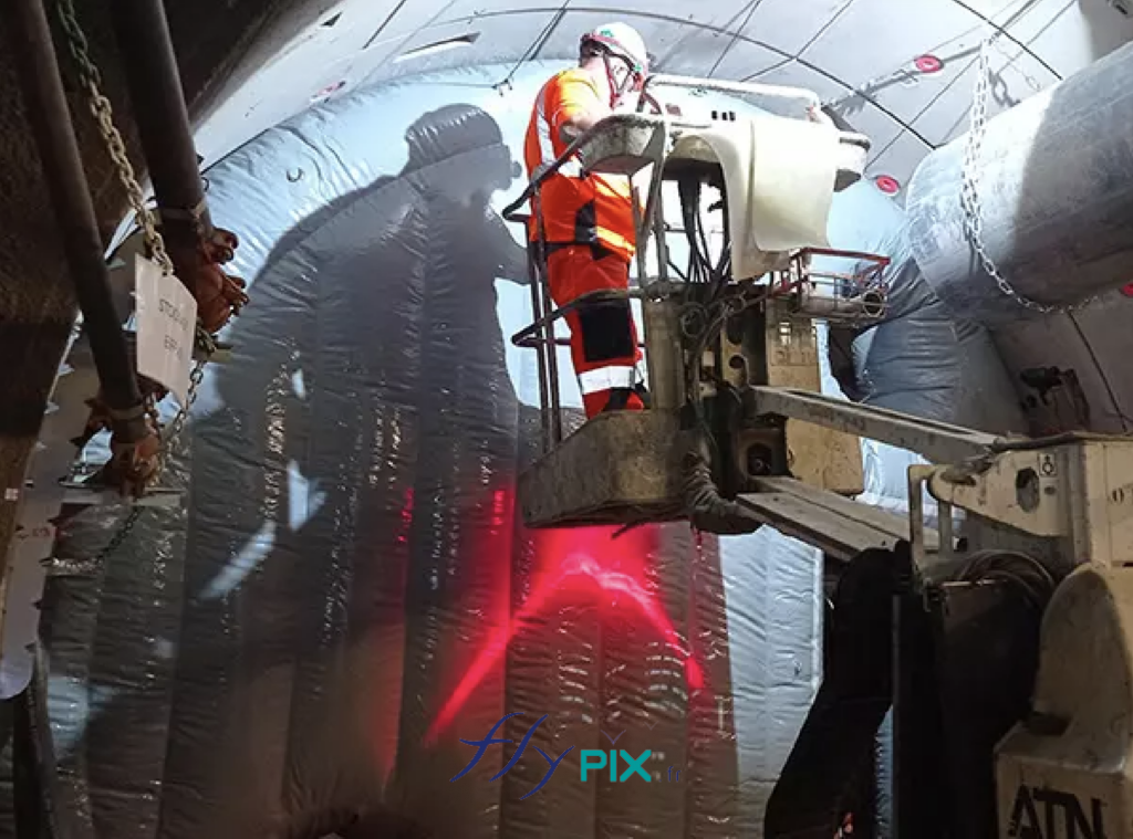 Chantier BURE, projet CIGEO, structure gonflable bouchon de tunnel air captif, pour chantiers sous-terrains. Le projet CIGEO (Centre industriel de stockage géologique) est une initiative française visant à créer un site de stockage profond pour les déchets radioactifs à haute activité et à vie longue. – Droits réservés, reproduction interdite. Copyright FlyPix / Vivien LAÏLLE.